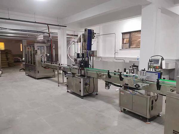 100-1000ml液態(tài)肥稱重式灌裝機 PLC液體肥料加工設(shè)備價格