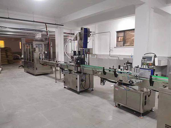 5-25L 液體水溶肥灌裝機(jī)生產(chǎn)線設(shè)備 腐殖酸液態(tài)肥制作設(shè)備